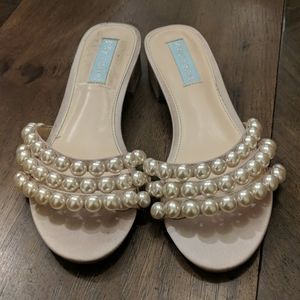 Pearl embellished slippers